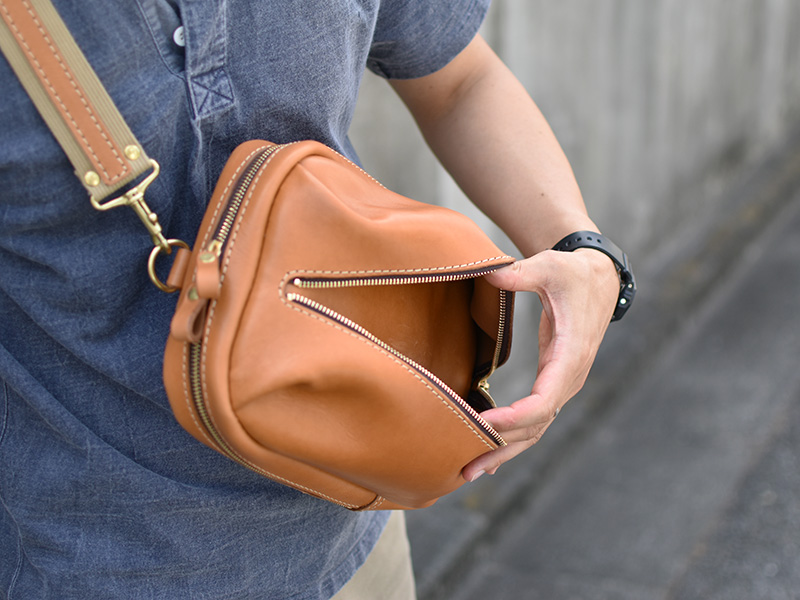 立体ポケットボディバッグ(F-9)はラグビーボールを連想しちゃう