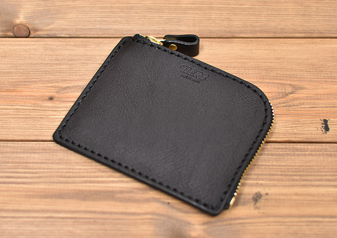 オンラインスタッフ：野元愛用「L字ファスナーミニ財布」｜革鞄・革