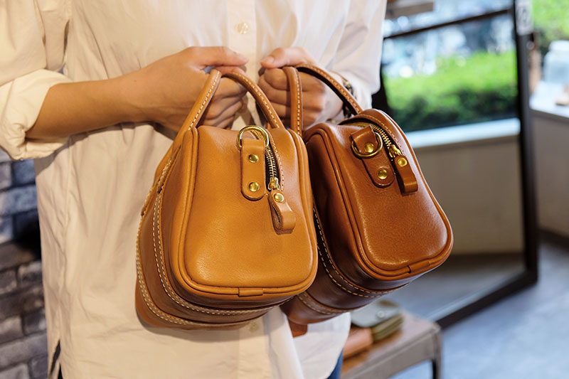 大阪店新人スタッフ：中南の愛用品紹介｜革鞄・革小物のHERZ公式通販