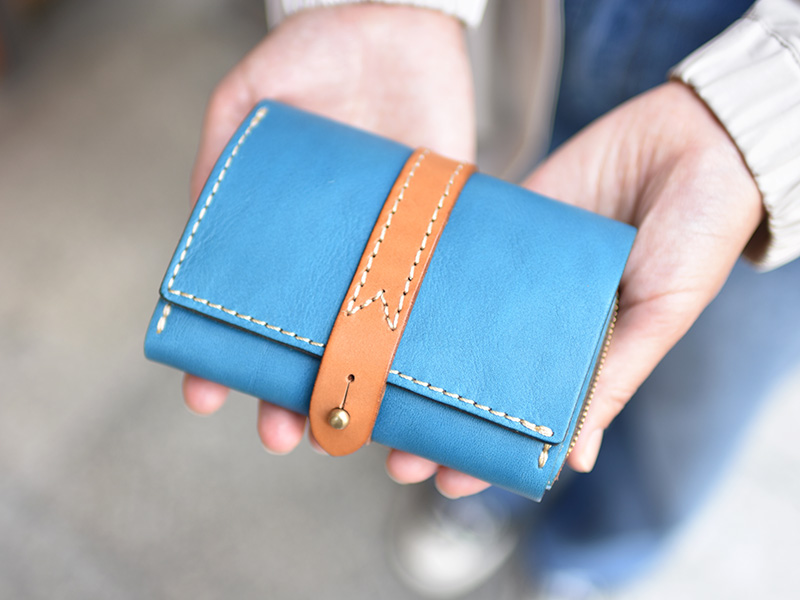 夏の限定革「セルリアンブルー」博多店ラインナップの一部をご紹介｜革