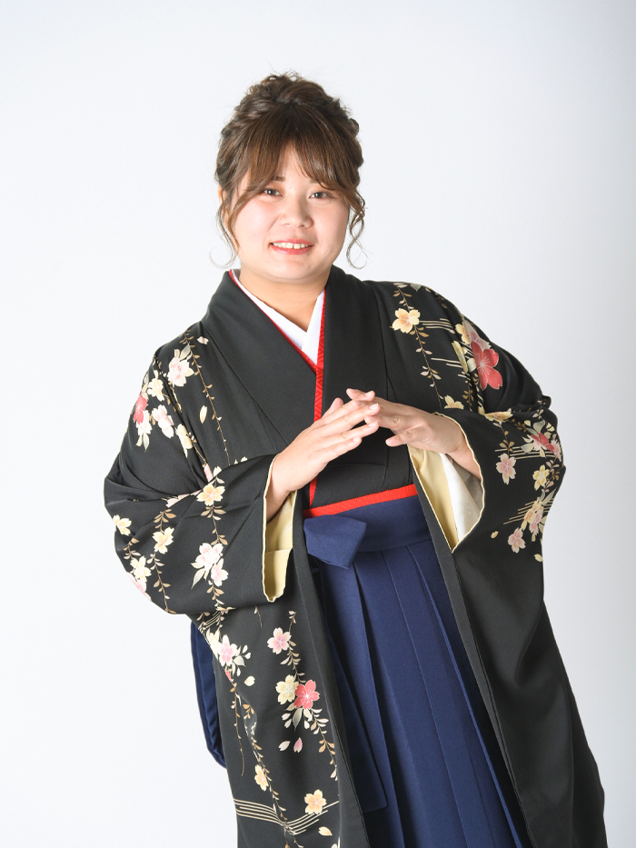 袴レンタル｜卒業式｜プラスサイズ 17号～33号｜黒地 ロマン桜＋紺無地袴