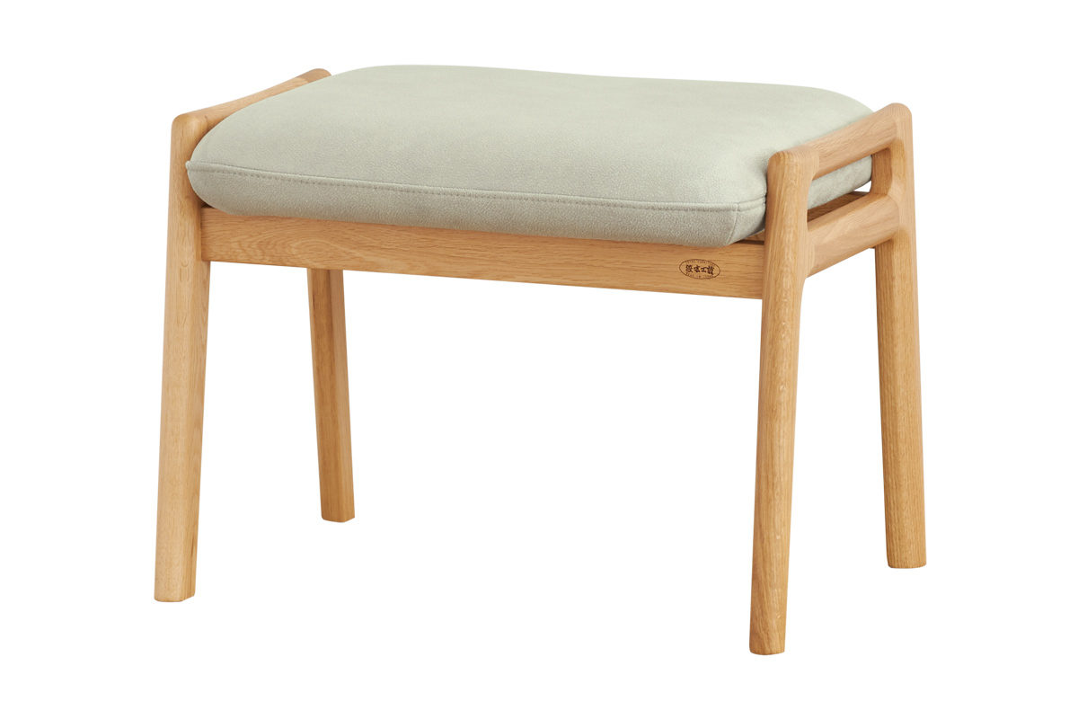 奥行きを抑えたスリムなスツール 8000｜スツール・ベンチ｜製品一覧