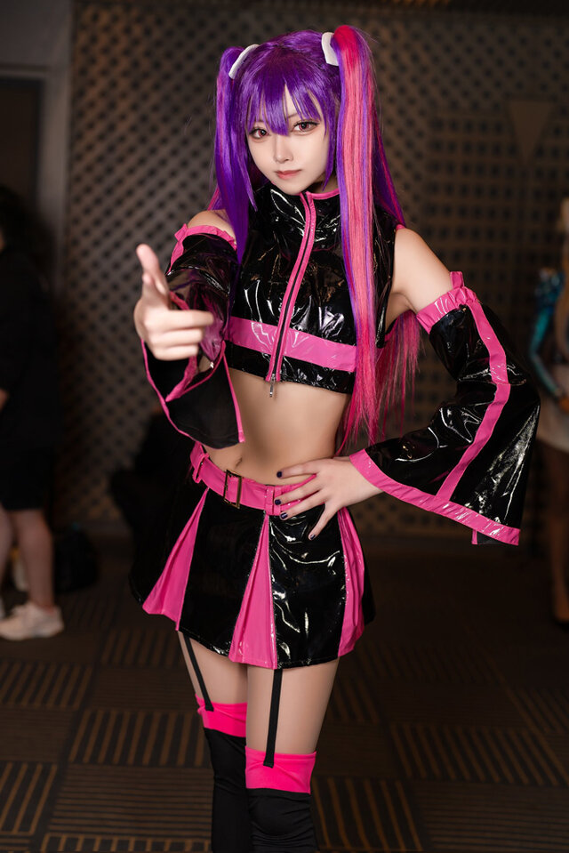 コスプレ】「2.5次元の誘惑」ミリエラの悪魔チックな表情に魅せられる