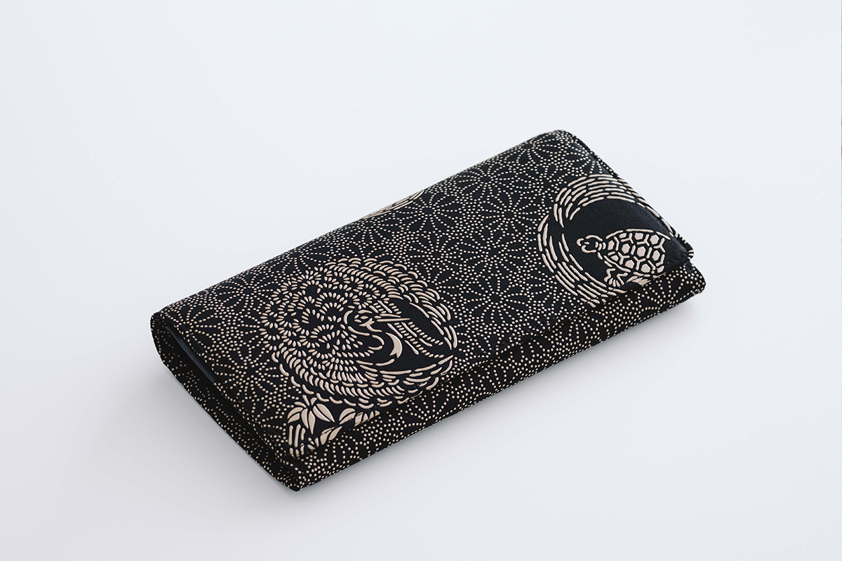 季節限定】「鶴亀」模様（終了しました） | おしらせ | 印傳屋 | INDEN-YA