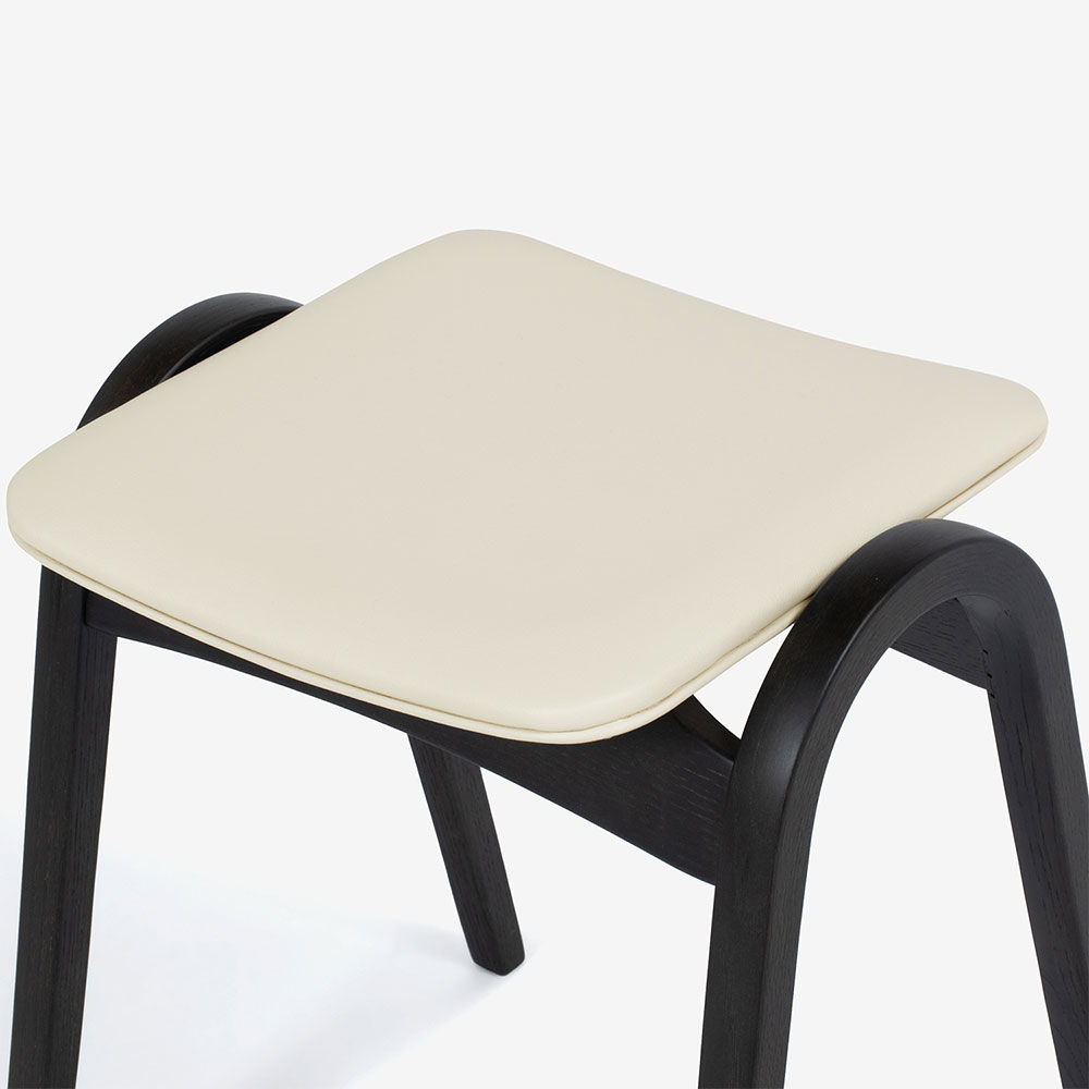 秋田木工 スツール「No.202」ナラ材DBダークブラウン色 張地#PVCBE