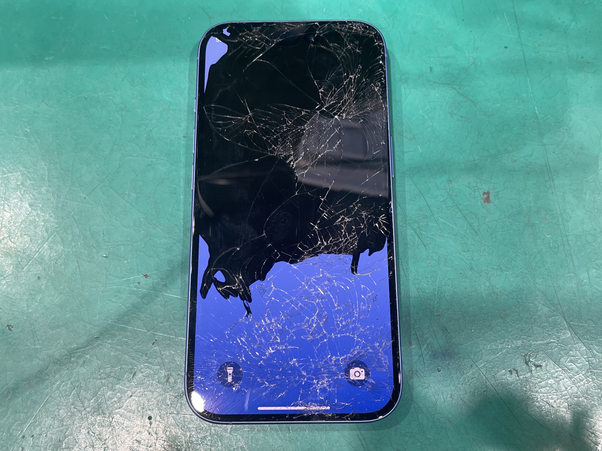 iPhone16 液晶交換修理を承りました！ | iPhone修理アイサポ 修理事例