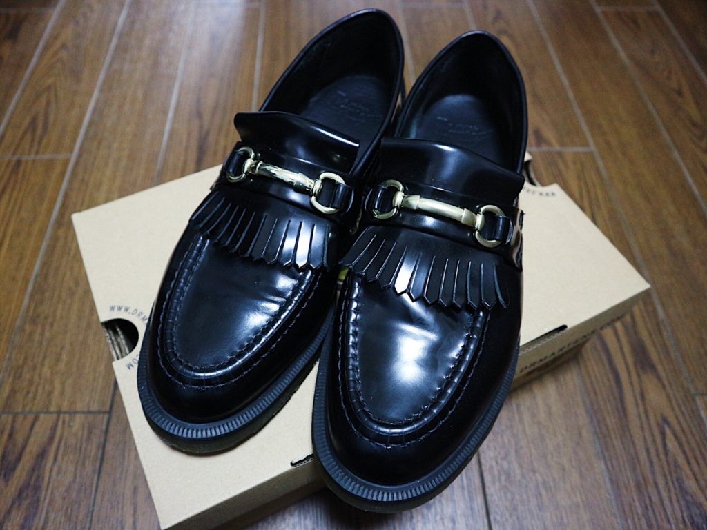 マーチンがやってくれた！装飾てんこ盛りローファー「ADRIAN SNAFFLE