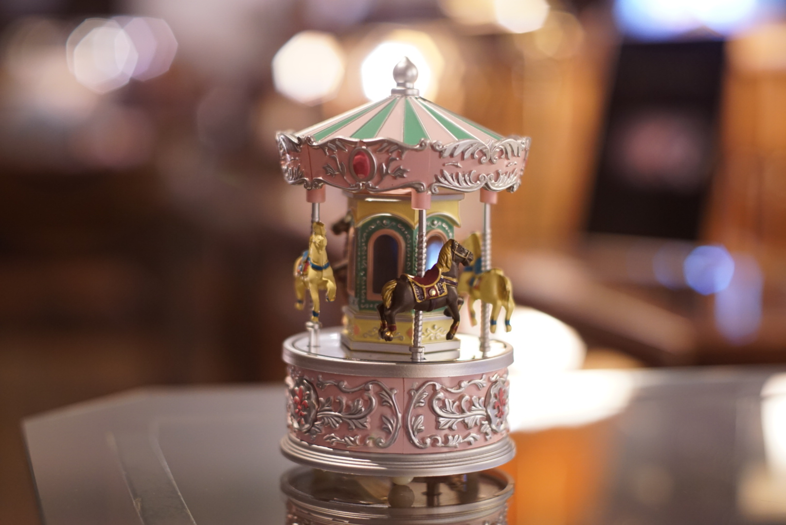 クリスマスプレゼントにもおすすめ♪メリーゴーランドオルゴール