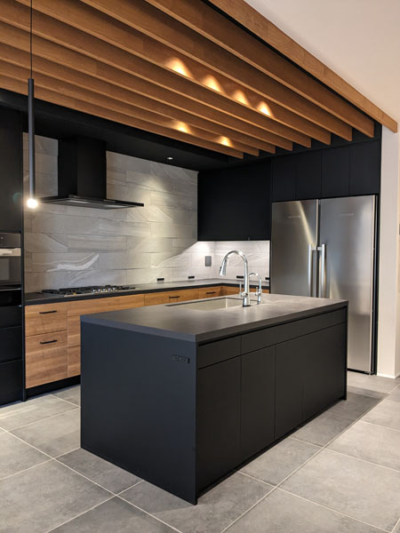 138】L型＋アイランドキッチン メラミン扉（黒＆木目） | 高級キッチン