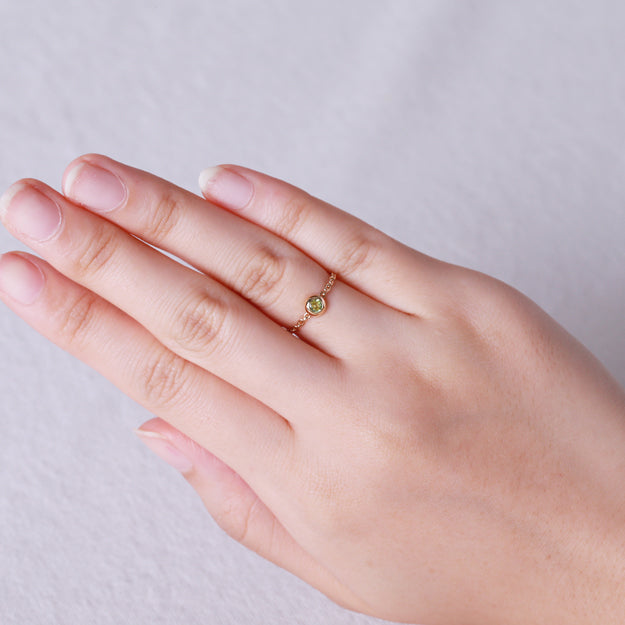 K18/Pt「ペリドット バース ヌード」チェーンリング ー イエロー