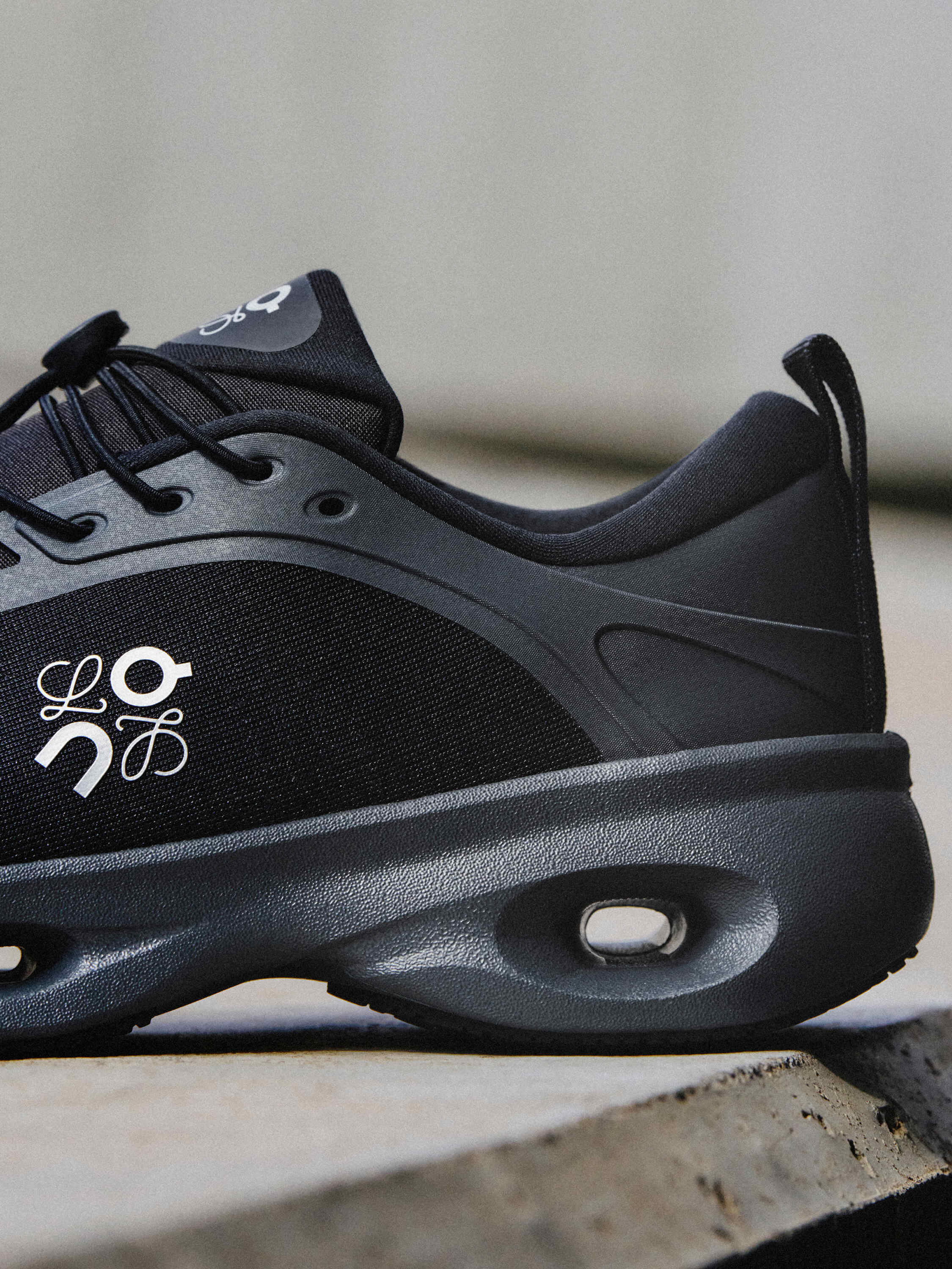 LOEWE x On Running ウィメンズ限定コレクション - LOEWE Japan