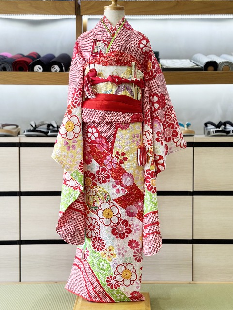512agu13□七五三 7歳 女児 着物＆長襦袢 金彩 鞠 花□状態良好