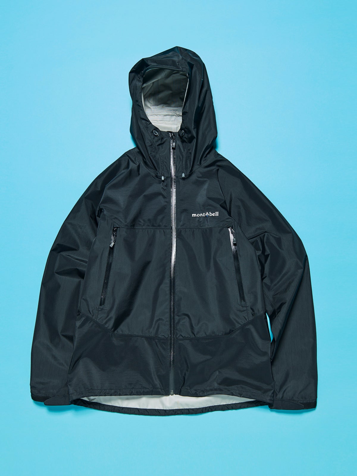 モンベル」のいま買うべき“極上の黒名品”37選。春夏もブラックが