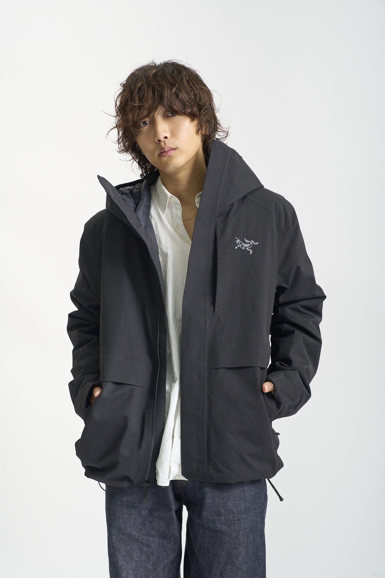 アークテリクス、パタゴニア…アウトドア「黒ダウン」の冬の街に