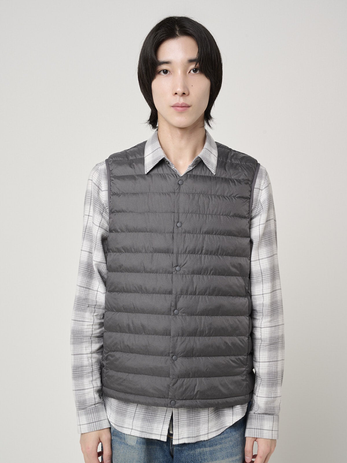 ユニクロ」の“ダウンじゃないほう”はダウンを超えたか？ 超軽量なのに