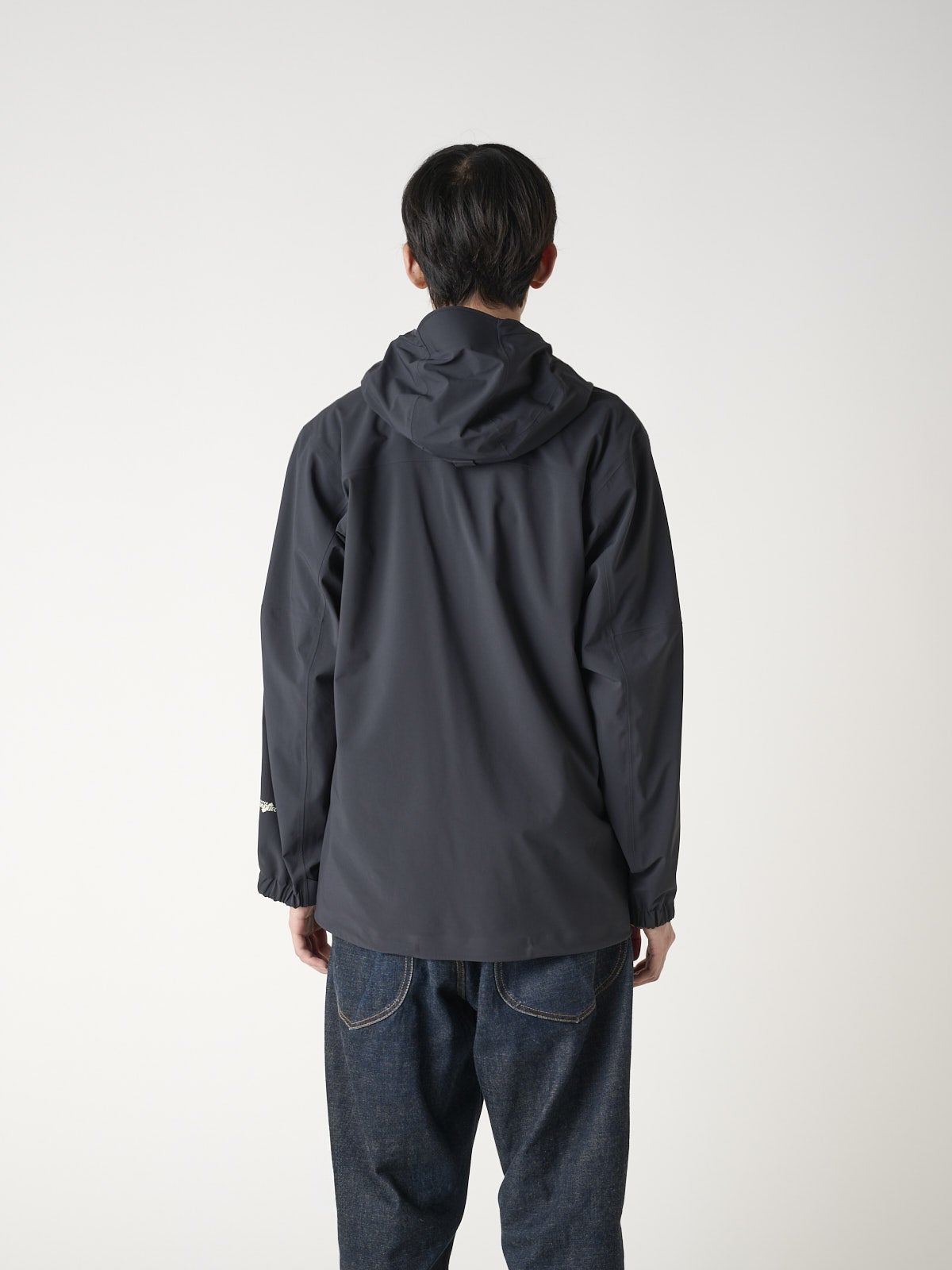 新作レビュー！「モンベル」の黒いシェルジャケット2着を徹底比較