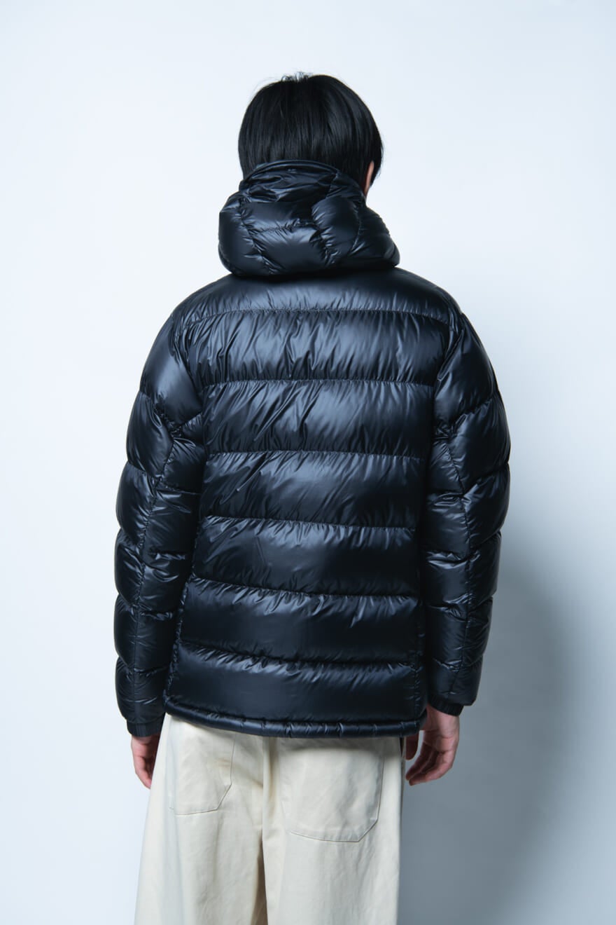 モンベル」の最強ダウンBEST5を探せ！1万円台もゴアテックスも服好き