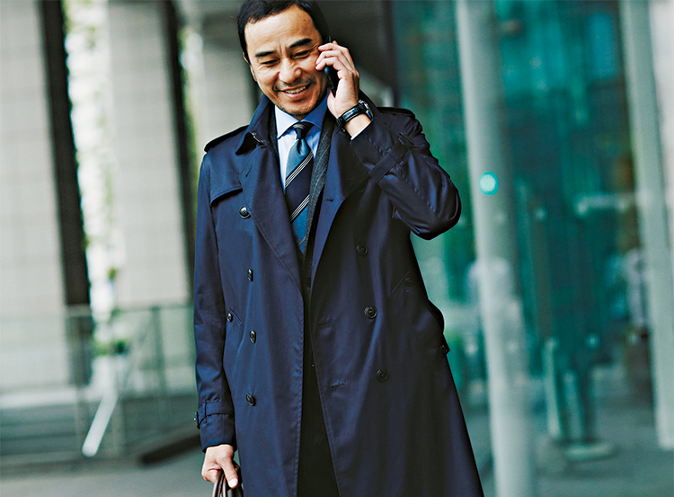 アクアスキュータムの名作トレンチ「キングスウェイ」が15年ぶりに復刻