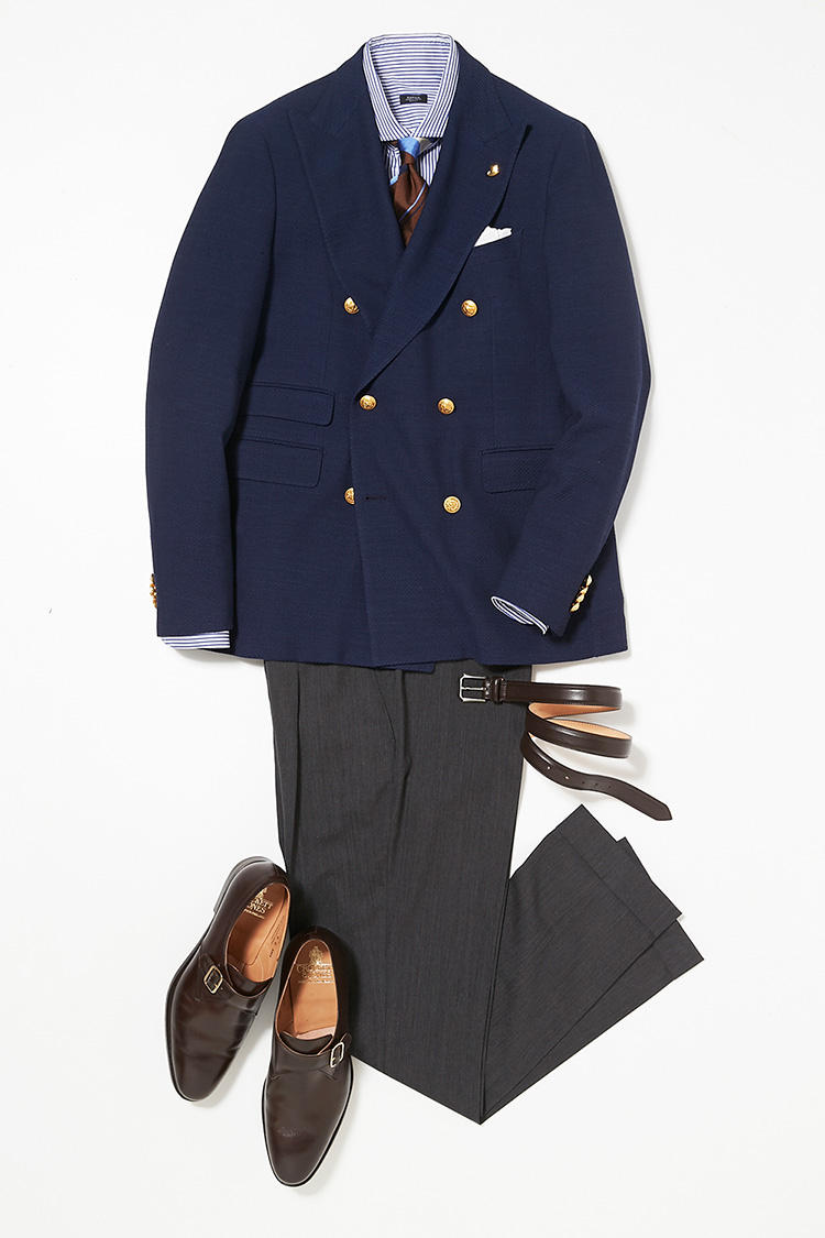 金ボタンの紺ブレ、仕事ではどう着たらきちんと見える？【スーツの着