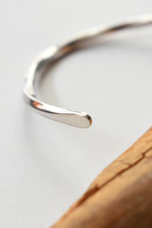 Ericka Nicolas Begay (エリッカニコラスビゲイ) Twist Bangle