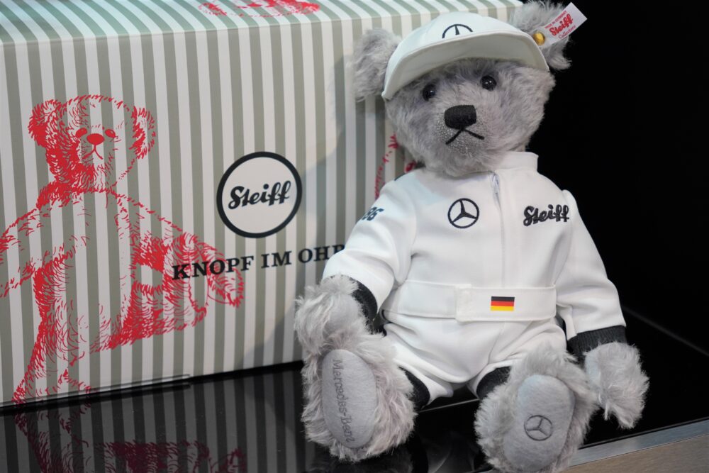 テディベアの最高級ブランドとメルセデスのコラボ！シュタイフ