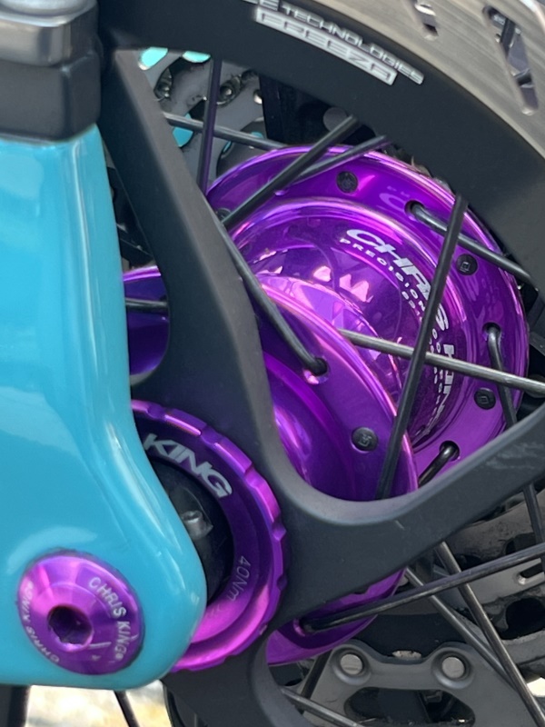 Chris Kingのカラー『3D Violet』をご紹介♪｜ミズタニ自転車株式会社