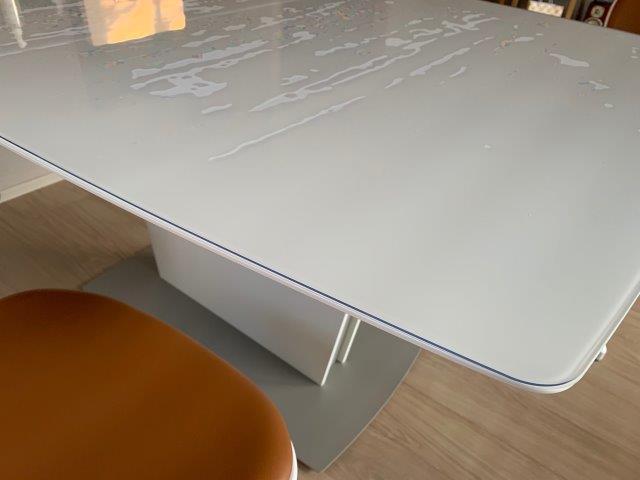 ボーコンセプトのミラノ(Milano)テーブルにオーダーしました | 透明