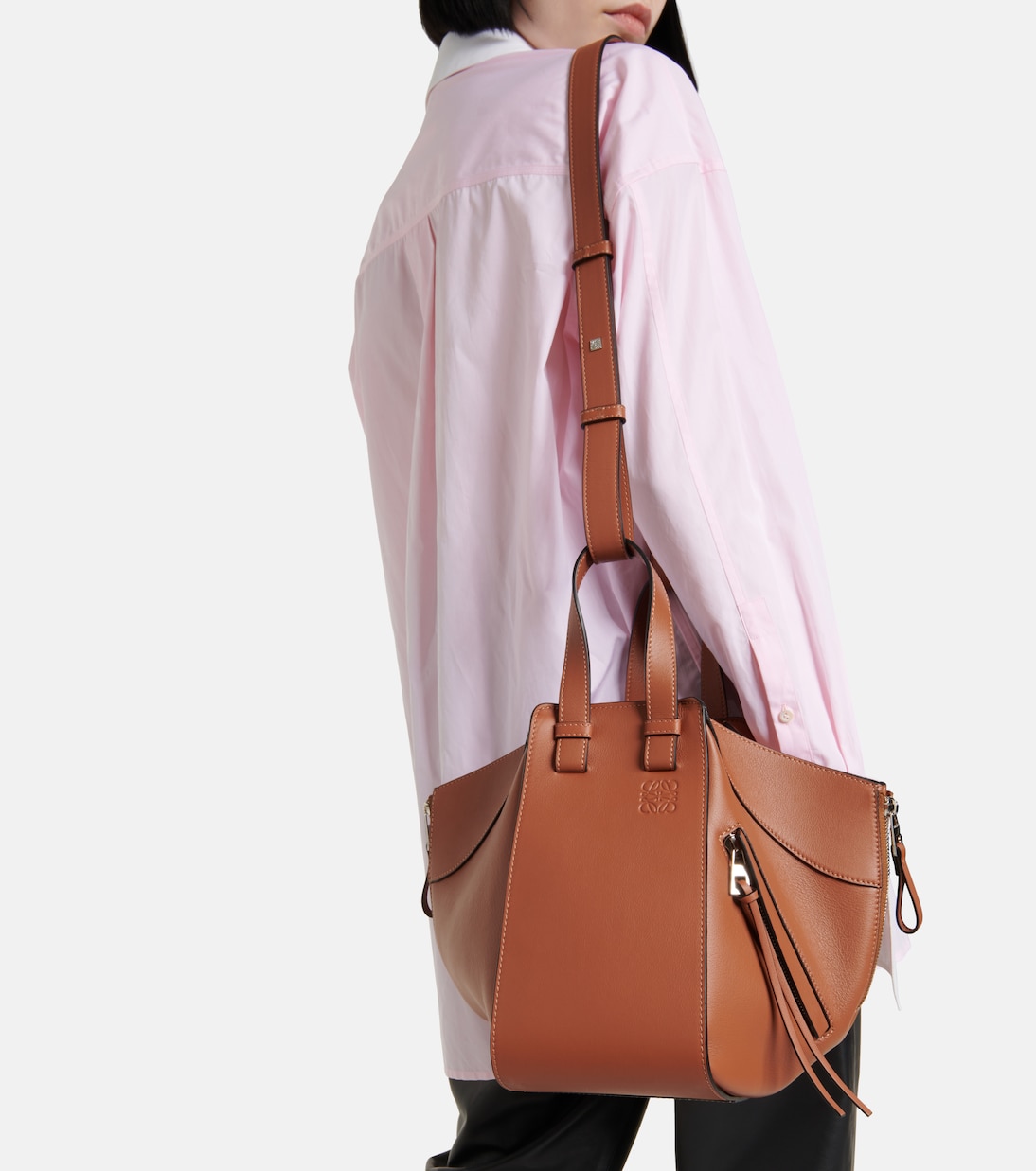 Hammock Small leather shoulder bag in brown - Loewe | Mytheresa