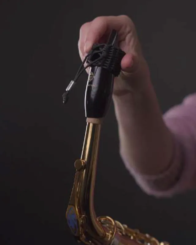 クラリネット＆サクソフォン用リガチャー「フィブラ」｜Henri Selmer Paris