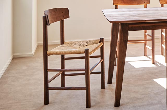 ウォールナット天然木の上質な北欧風のカフェ空間 | NOCEノーチェ 家具