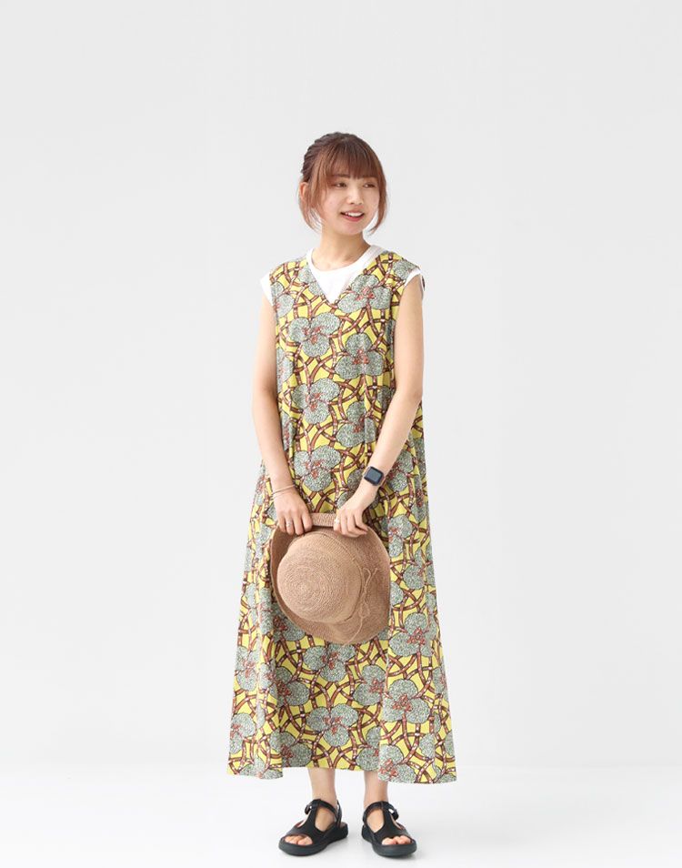 【未使用品】ルグラジック バティック Vネックフレアワンピース コーディネート>Le glazik/バティック Vネックフレアワンピース｜NEWS