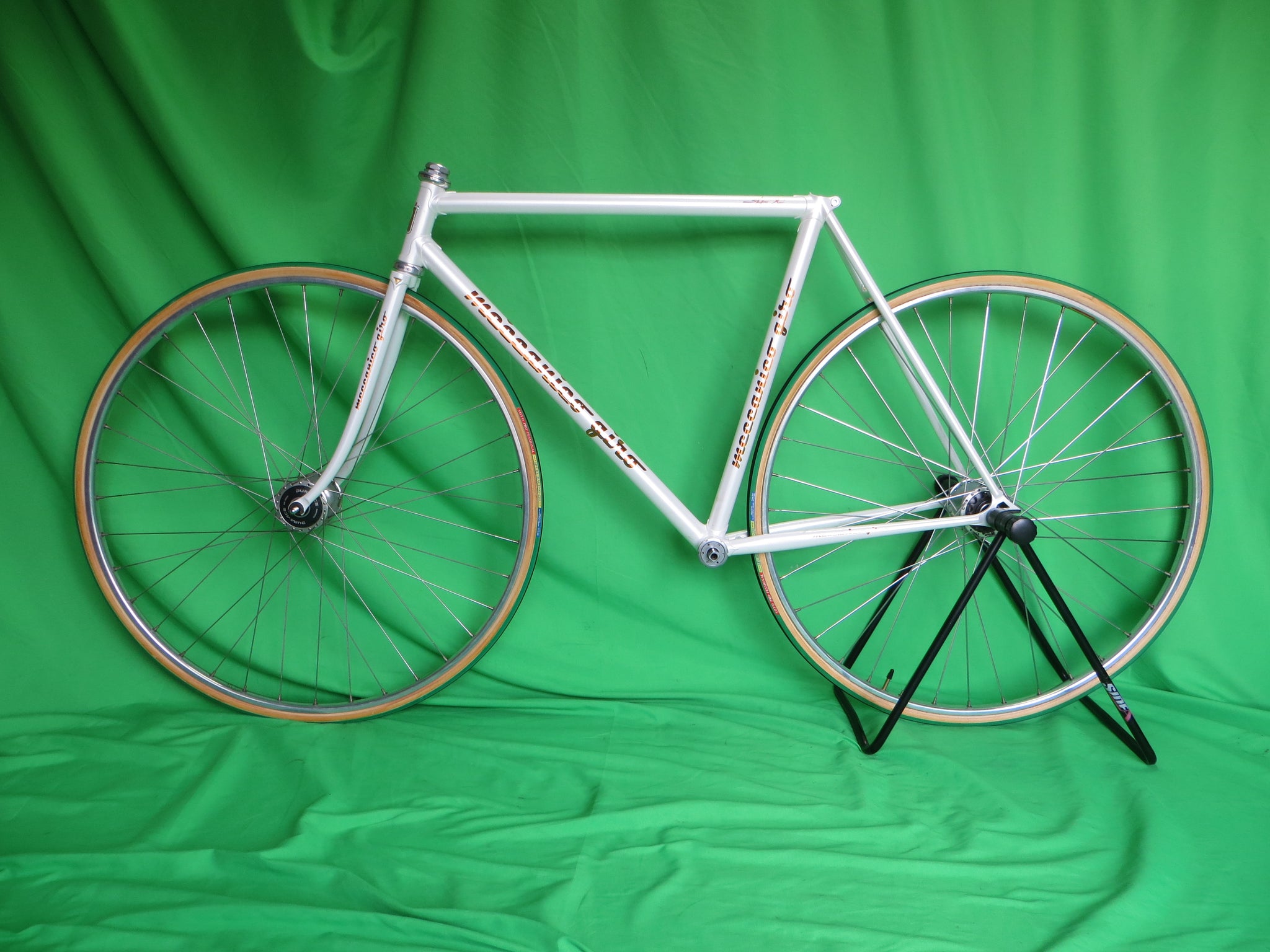 GIRO // White // 51.5cm – NJS EXPORT