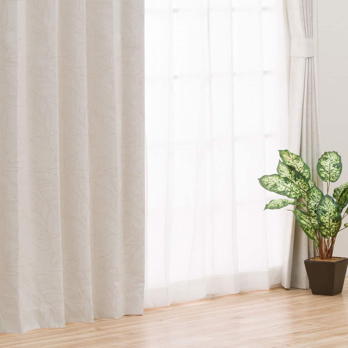 遮光1級・遮熱・遮音カーテン(リラ アイボリー 100X110X2) | ニトリ