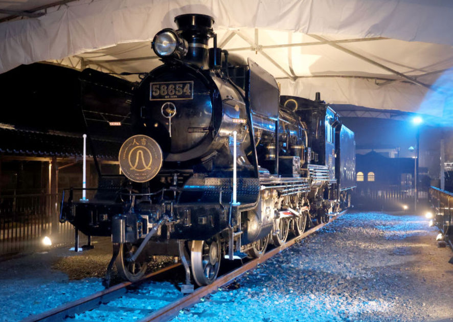 動画】「SL人吉」ライトアップ 朝、夕焼け、夜を表現｜【西日本新聞me】