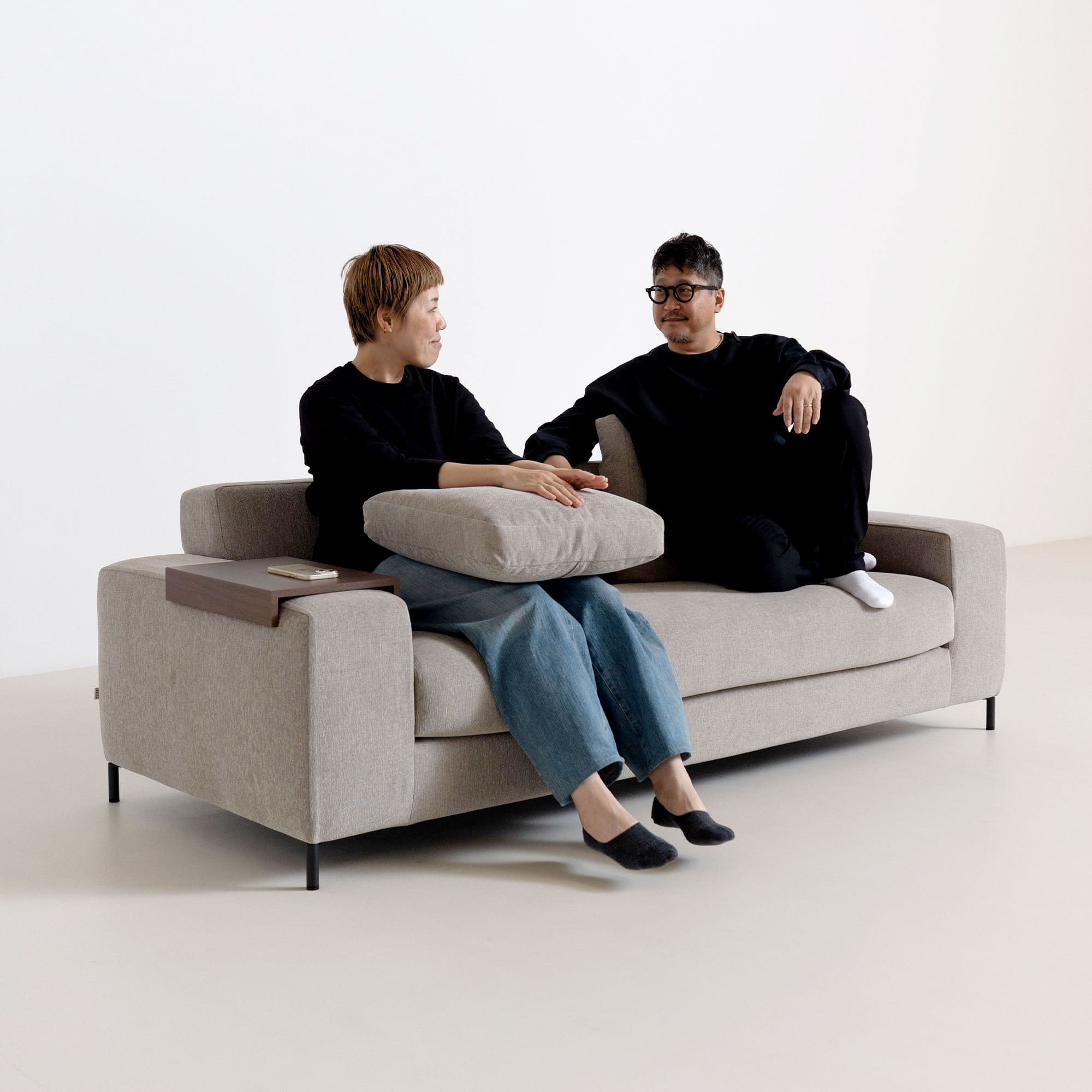 Decibel Traditional ワイド3人掛け両ひじ」 製品詳細ページ | 国産