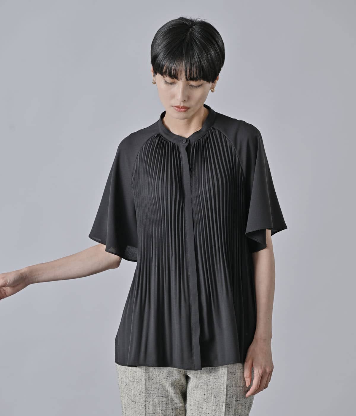 ストレッチジョーゼット プリーツ5分袖ブラウス(26656531-2025