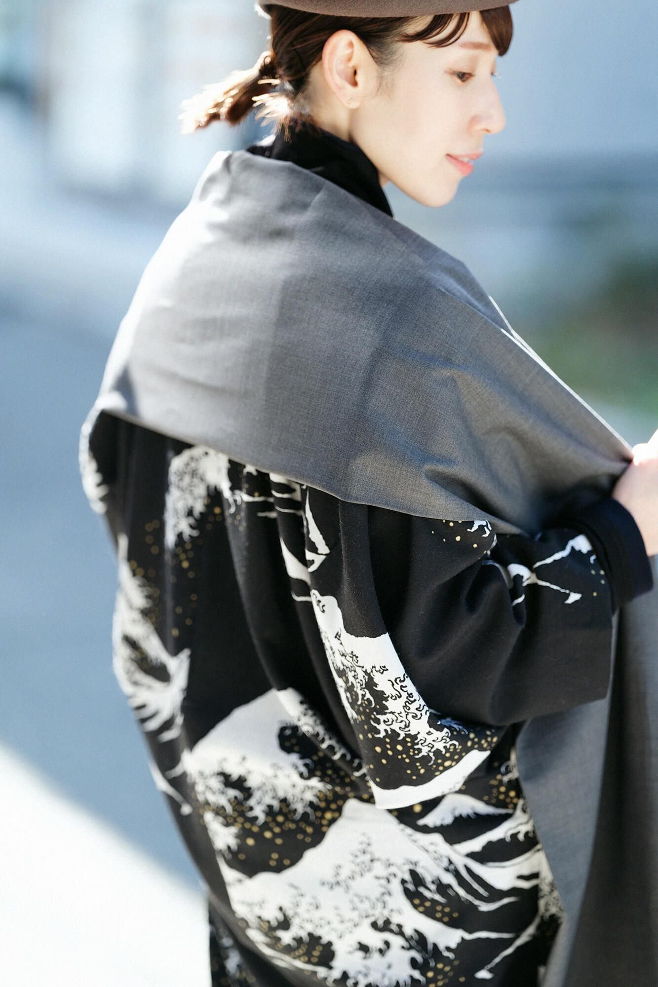 梳毛（そもう）×モスリン もじり袖 可逆（かぎゃく）／濃灰（こいはい