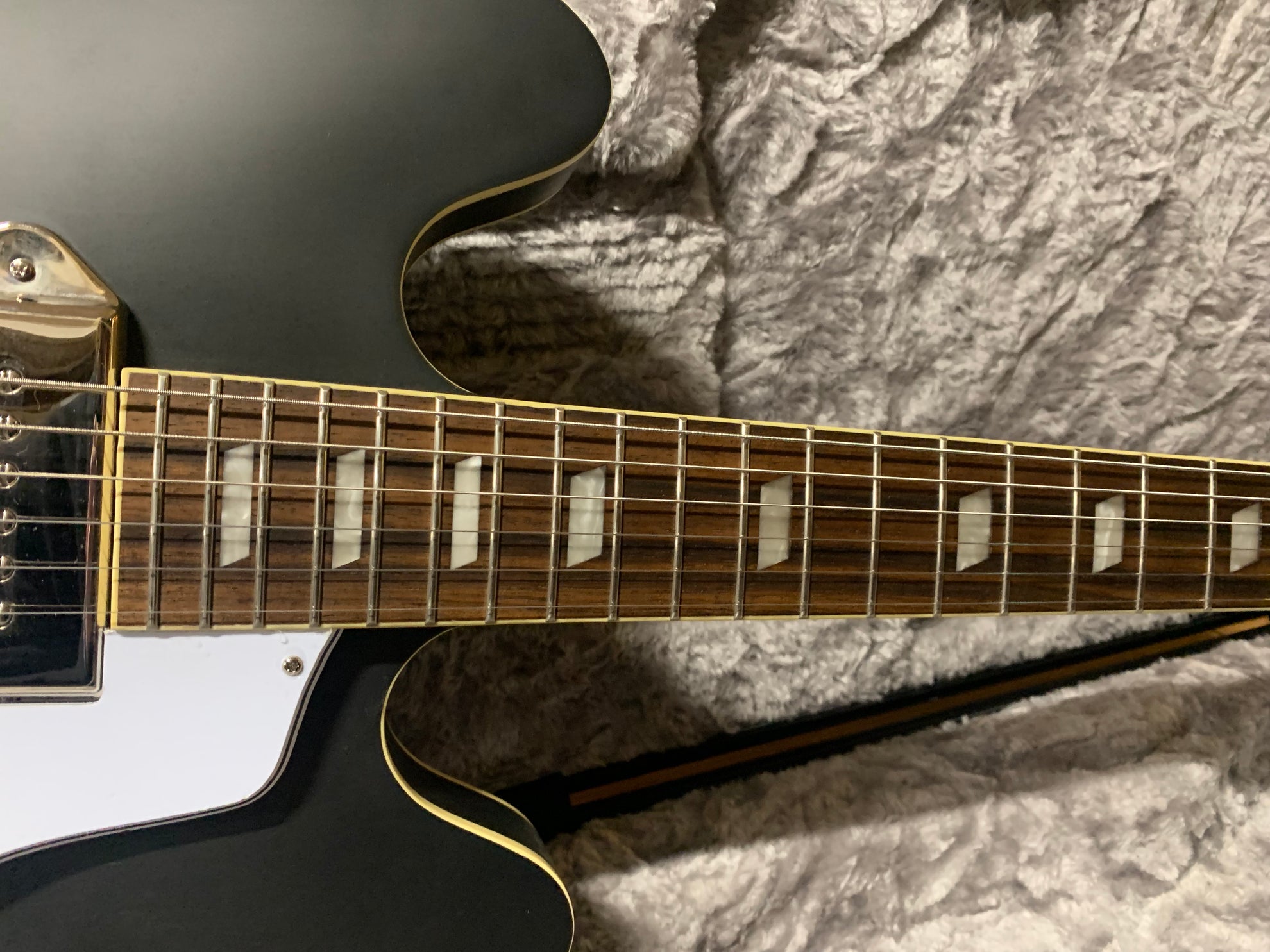 Epiphone Casino Worn Ebony - Some Neck Guitars