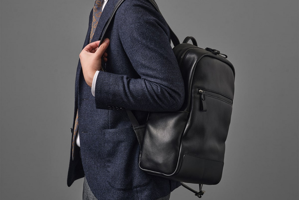 雨の日もレザーバッグ で。｜防水＋革らしさを叶えた「プランス