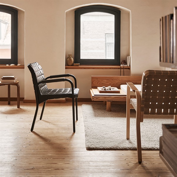 アームチェア 45 / ブラックラッカー×レザー Prestige ブラックArtek