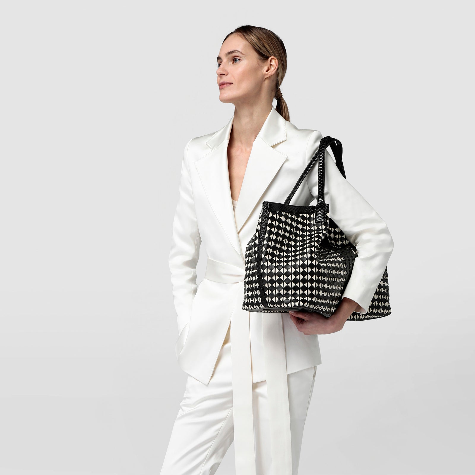 MOSAICO＆ELAPHE製ブラックトートバッグ