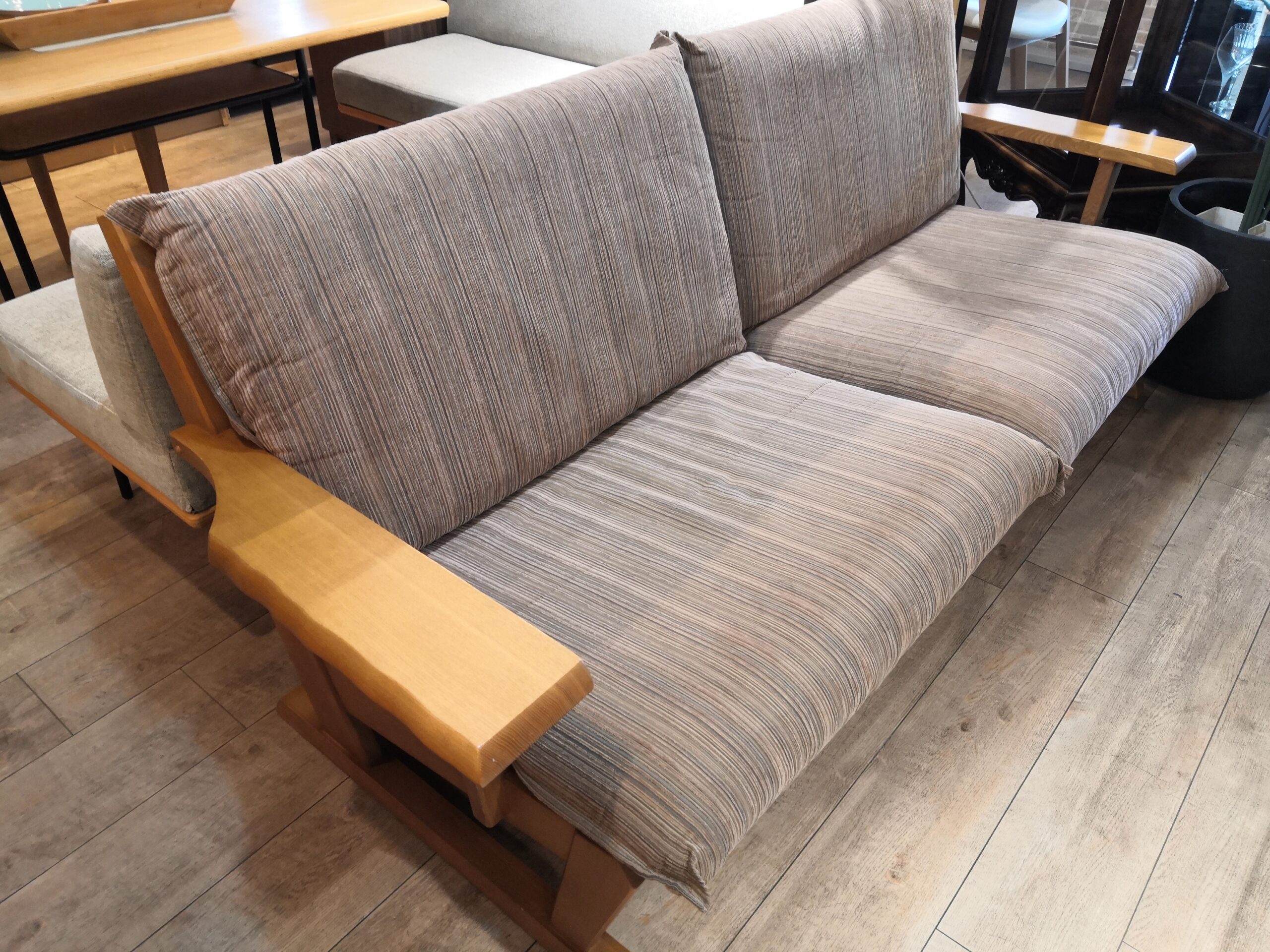 中古】飛騨産業 HIDA キツツキ 木フレーム モダン 和モダン 両ひじ 2.5