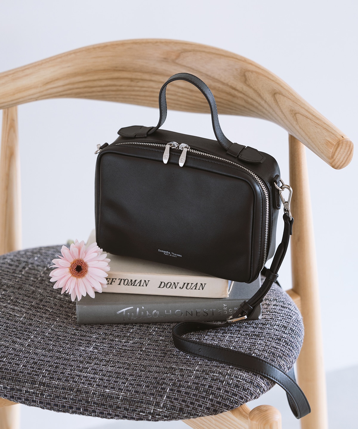 スクエアジップレザー ショルダーバッグ(FREE ブラック): Samantha