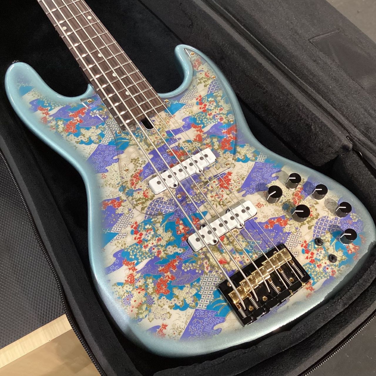 ベースフェア情報】11月9日ー11月16日 エレキベース期間限定展示します