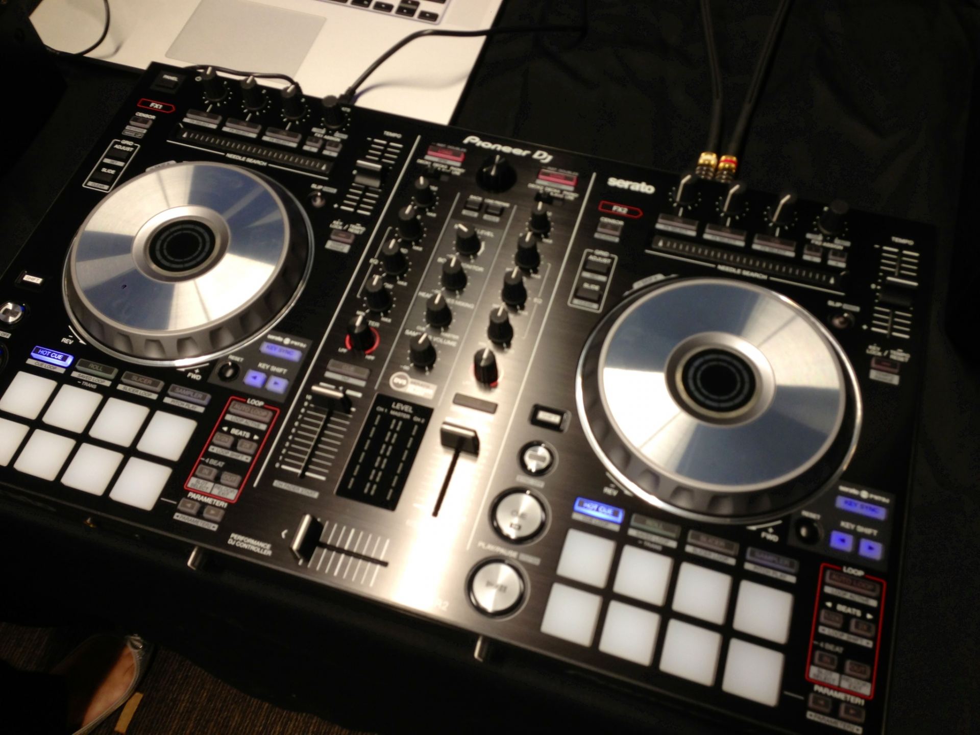 新製品】パイオニア DDJ-SR2発売！高性能PCDJコントローラーの決定版
