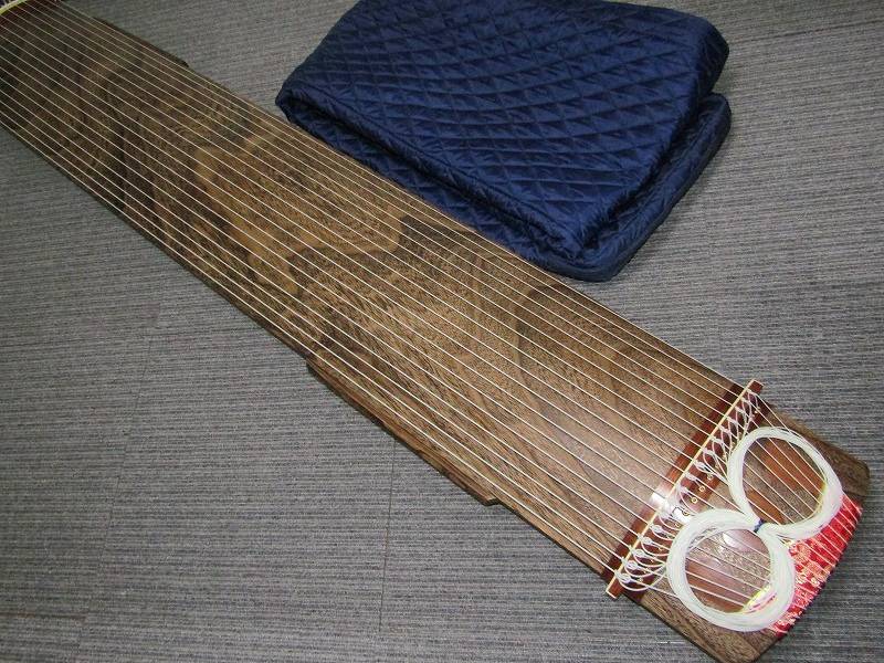 17弦 琴（並甲、すだれ彫り、琴柱付き） | 新栄堂