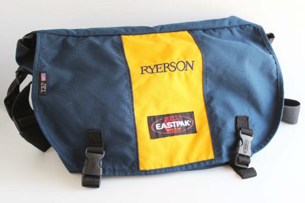 90s USA製 EASTPAKイーストパック ショルダーバッグ 紺x黄 - Sixpacjoe