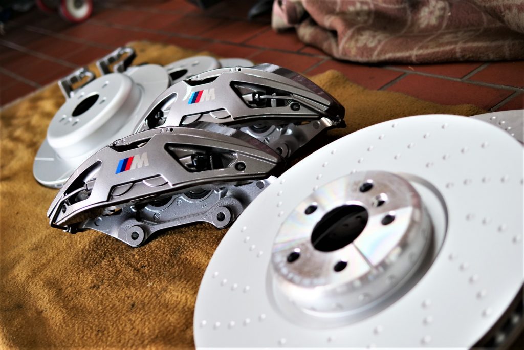 デモカーG01/X3をBMW M PerformanceブレーキKITでアップグレードっ