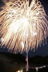 夏本番！真夏の花火大会特集 丹沢湖 宮ヶ瀬湖 相模湖 | 丹沢湖 宮ヶ瀬