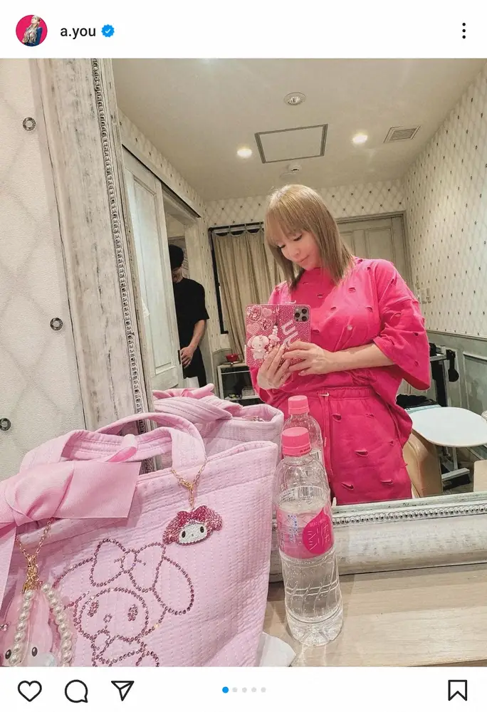 浜崎あゆみ ピンク×マイメロ×キラキラの最新コーデに「最強ピンクネキ